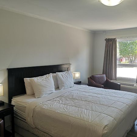 Almo Court Motel 크랜브룩 외부 사진